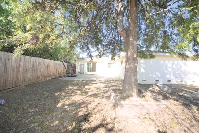 Building Photo - Pittsburg 3 bed/2 bath single family house for rent