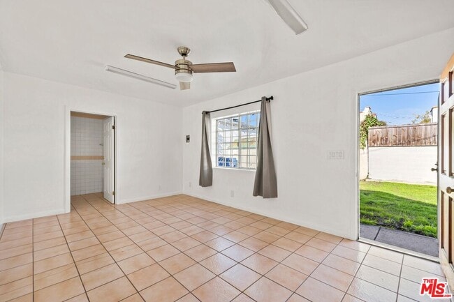 Building Photo - 141 S Vista St