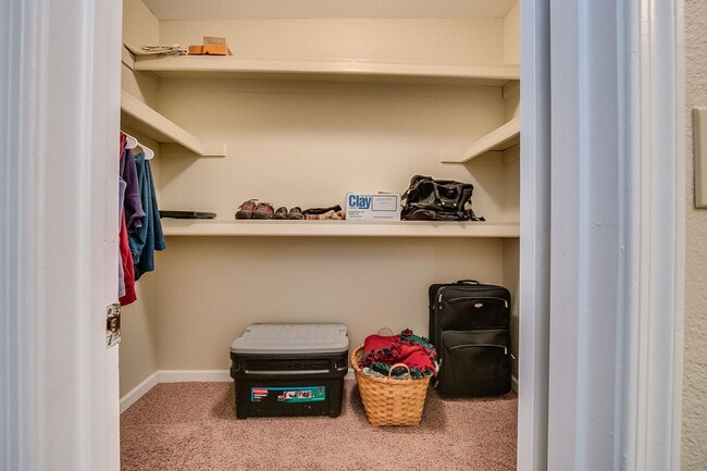 Building Photo - 460 N 64th Pl