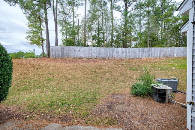 Building Photo - 812 Walnut Woods Dr
