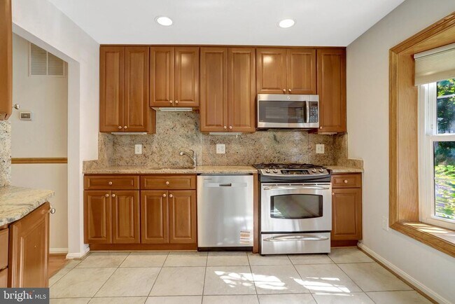 Building Photo - 7416 Spring Tree Dr
