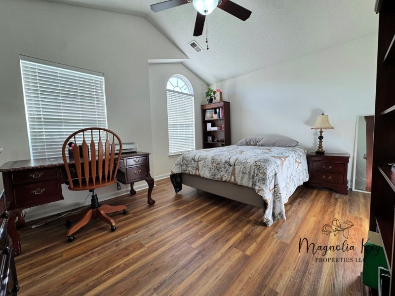 Building Photo - 765 Riverward Dr