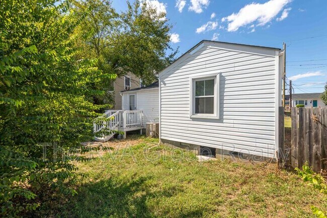 Building Photo - 1407 N 32nd St