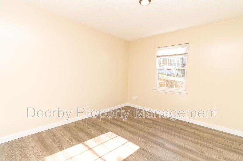 Building Photo - 2425 Ashmore Ave