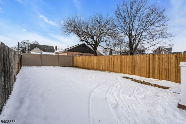 Building Photo - 415 Highland Pl