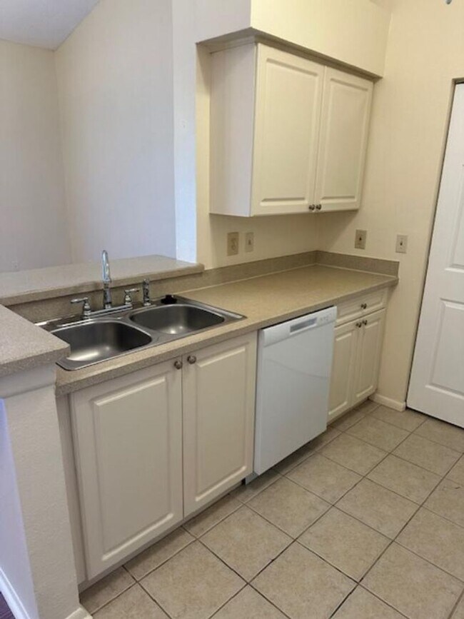 Building Photo - 1222 Bermuda Lakes Ln