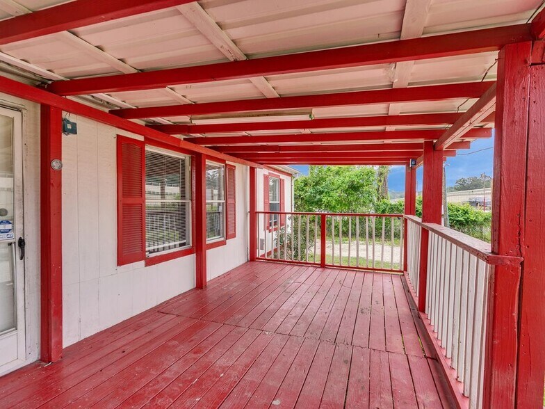 Building Photo - 25779 Almarie Dr
