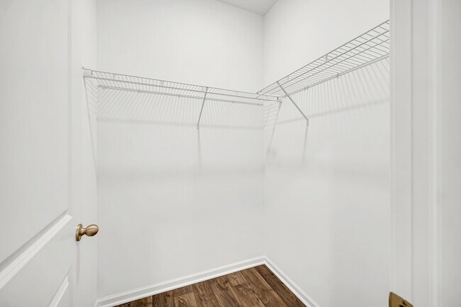 Building Photo - 2155 Greenview Dr