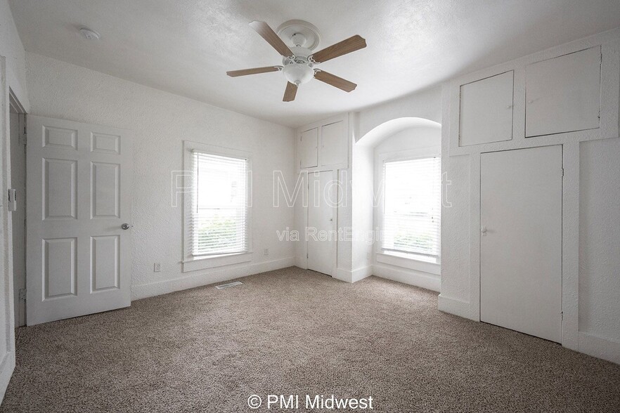 Building Photo - 1433 W 5th St