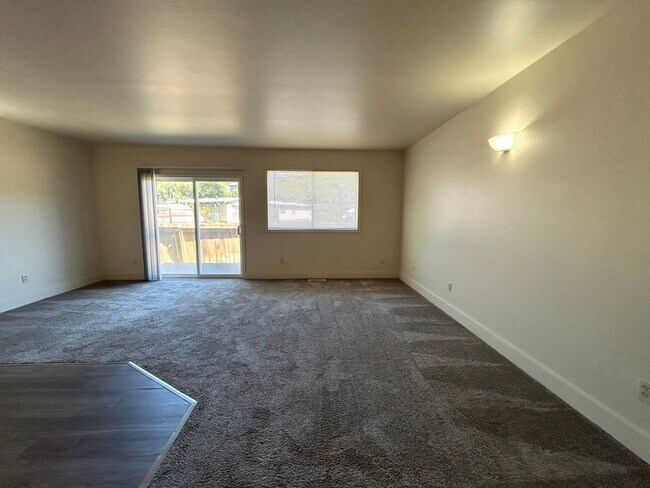 Building Photo - 1308 N Brooklane St