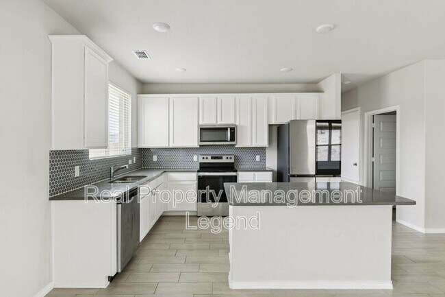 Building Photo - 968 Ravenwood Ln