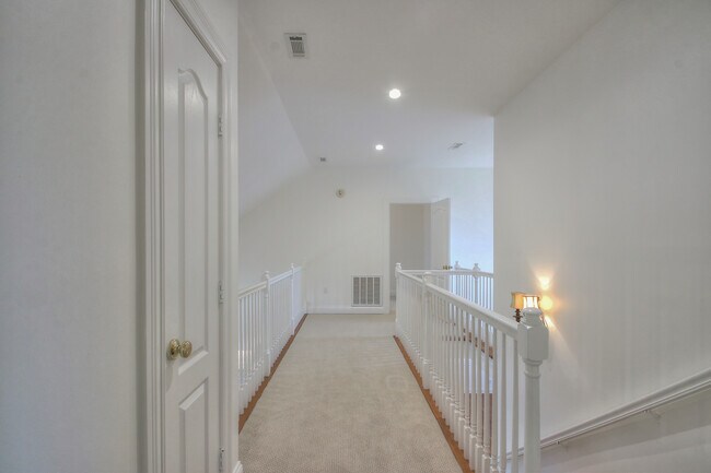 Building Photo - 4335 N Chapel Rd