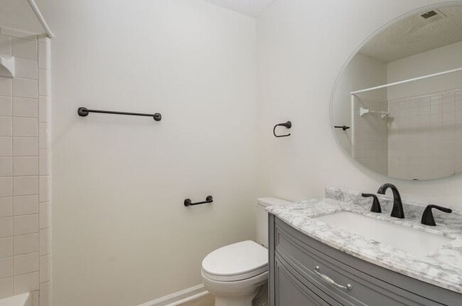 Building Photo - Delightful 2-bedroom, 2-bathroom condo