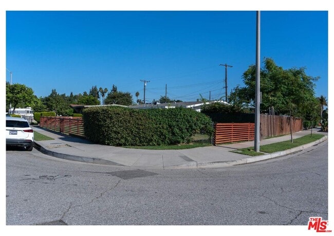 Building Photo - 848 W Irving Pl