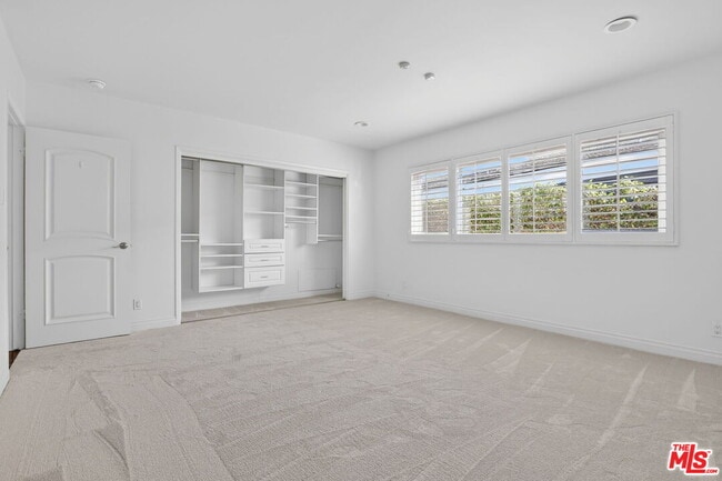 Building Photo - 4186 Regal Oak Dr