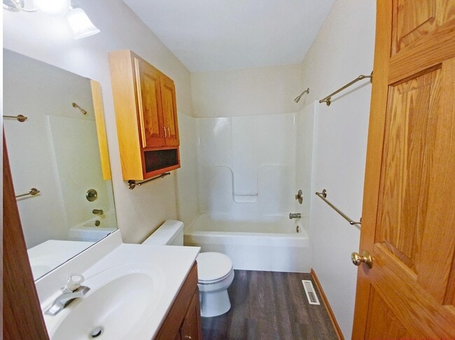 Building Photo - 3647 Ironwood Ct SW