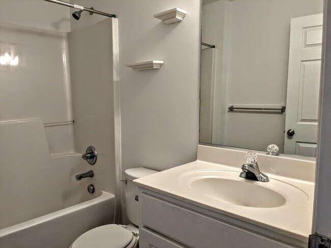 Building Photo - 508 Simoni Pl