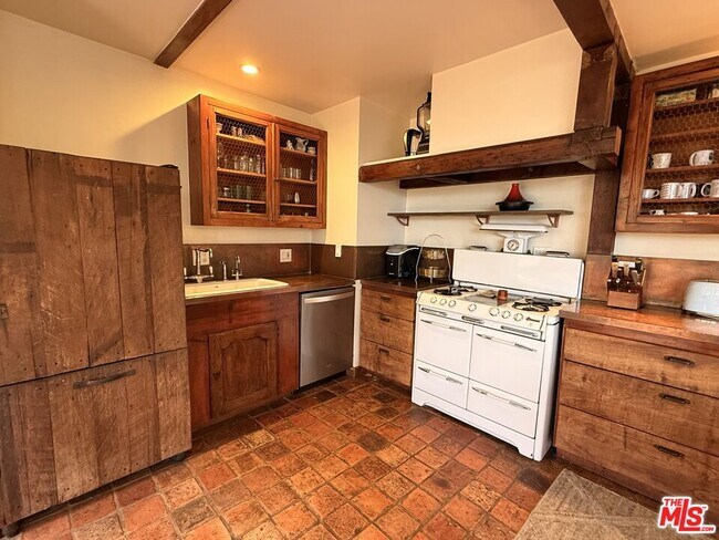 Building Photo - 2566 Verbena Dr