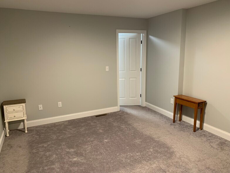 Building Photo - 17 1st St