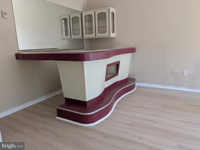 Building Photo - 5309 King Charles Way