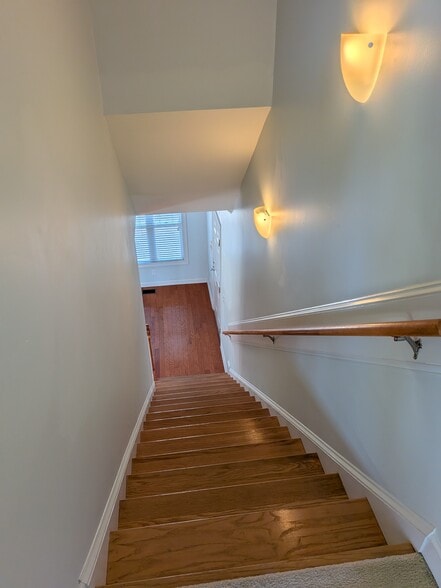 Building Photo - 927 Kensington Park Rd