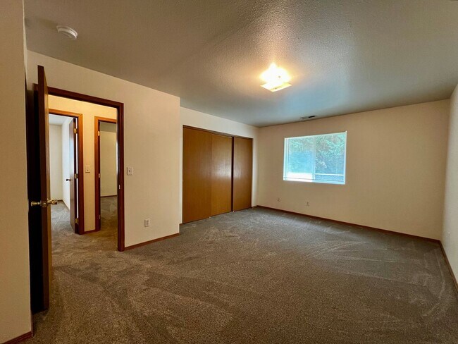 Building Photo - c1309