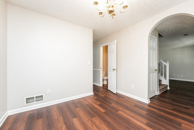 Building Photo - 818 Burton Ridge Dr