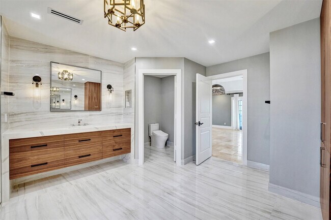 Building Photo - 1744 SE 9th St