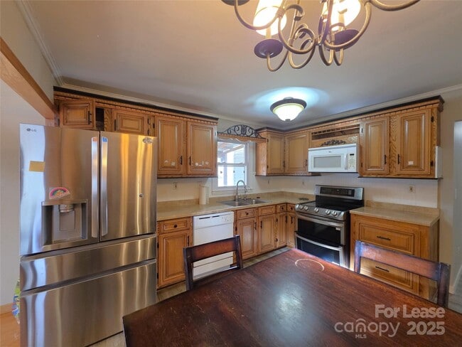 Building Photo - 256 Georgewoods Dr