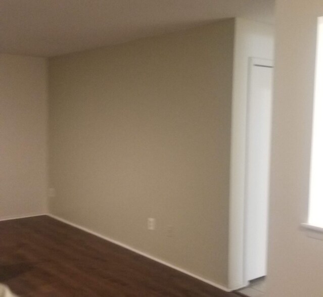 Building Photo - 24291 Evergreen Rd