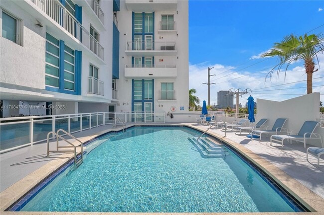 Building Photo - 7600 Collins Ave