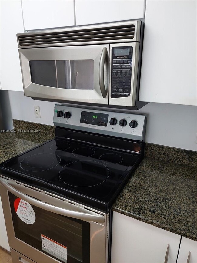 Building Photo - 1200 Brickell Bay Dr