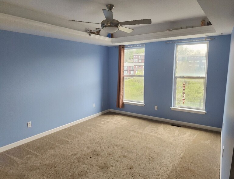 Building Photo - 2411 Brownsboro Rd