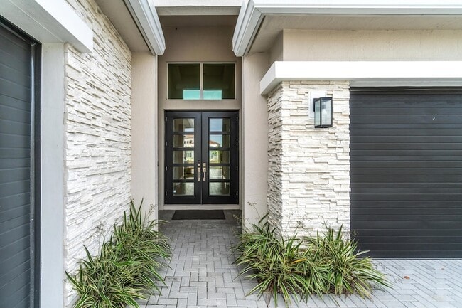 Building Photo - 12272 Waterstone Cir