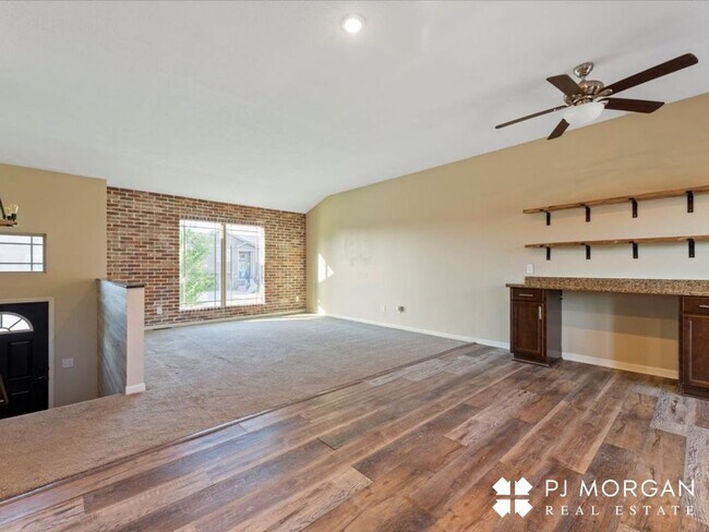 Building Photo - 3 Bedroom , 2 Bathroom House - Available I...
