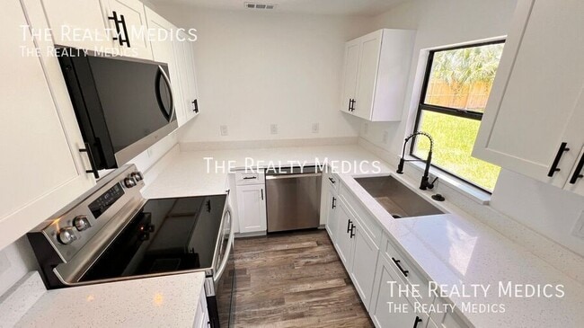 Building Photo - 15 E Nightingale St