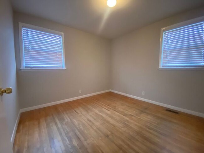 Building Photo - FOR RENT!!! 3 Bedroom House - Large Fenced...