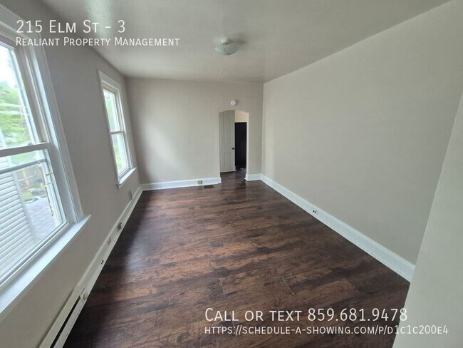 Building Photo - 215 Elm St