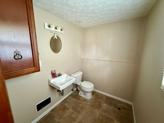 Building Photo - 575 W Market St