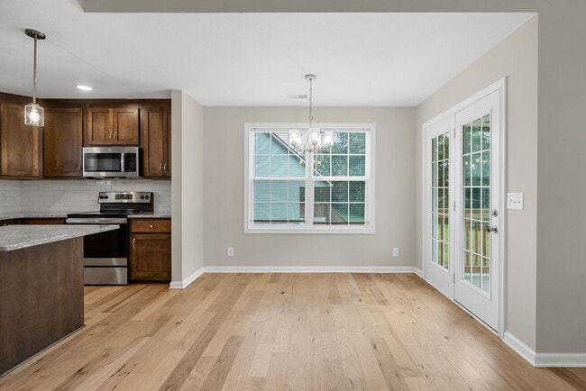 Building Photo - Pet Friendly Three Bedroom!