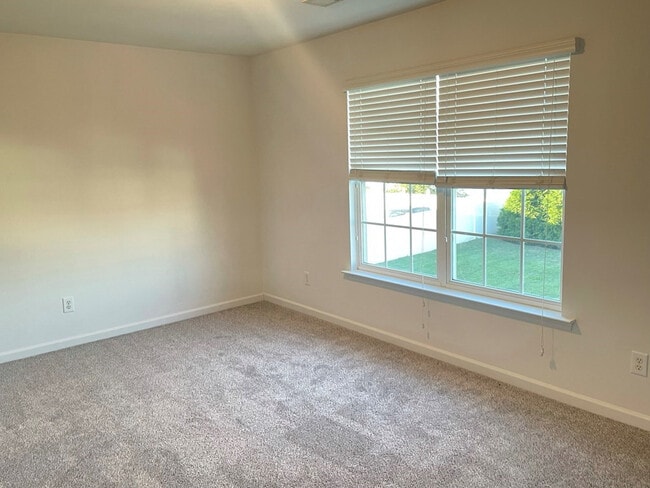 Building Photo - 3215 Lauderdale Ln