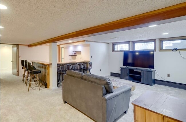 Building Photo - 3 bedroom / 2 car garage / On the Chena river