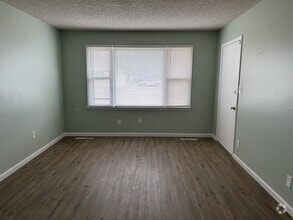 Building Photo - 801-803 Rouse Duplex