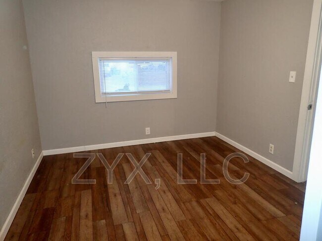 Building Photo - 3342 S Marion Ave