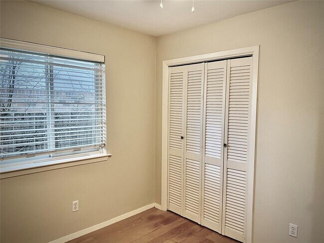 Building Photo - 11607 Barrington Way