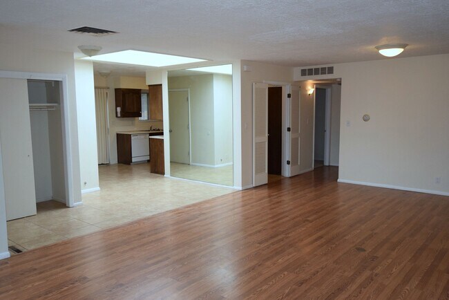 Building Photo - 6008 Quemado Dr NE