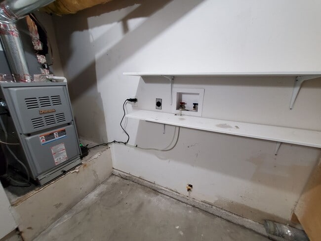 Building Photo - Beautiful Woodbridge/Lakeside Home for Lease!