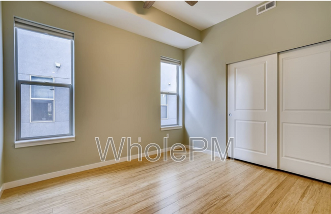 Building Photo - 2331 Glenarm Pl