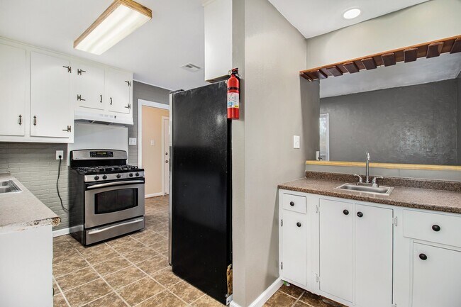 Building Photo - 12225 Dumas St