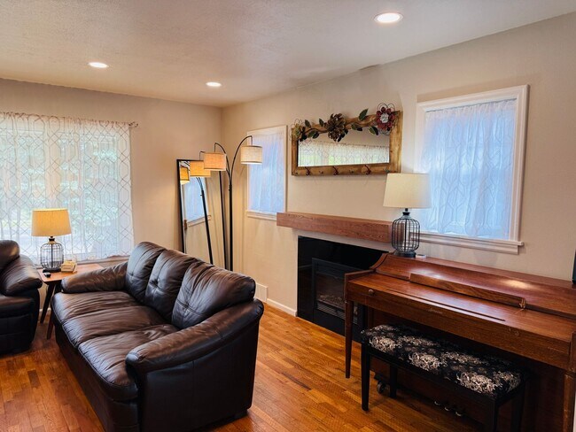 Building Photo - BRAND NEW REMODEL